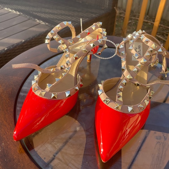 Heels - Picture 3 of 3